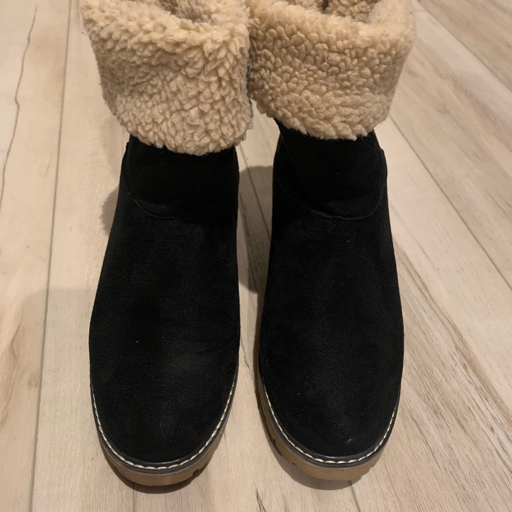 Cozy Black and Tan Women's Boots 10